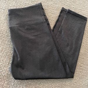 Zyia Black Paisley Capri Leggings, 8-10